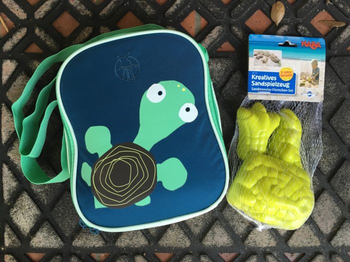 Review of Cute Lunch Bag & Fun Beach Toy Great for the Beach