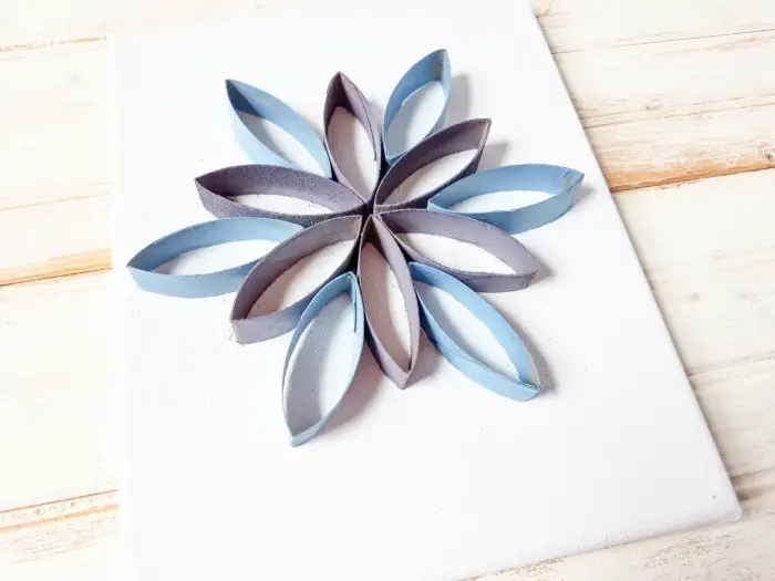 Toilet paper roll art tutorial - how to make a flower canvas